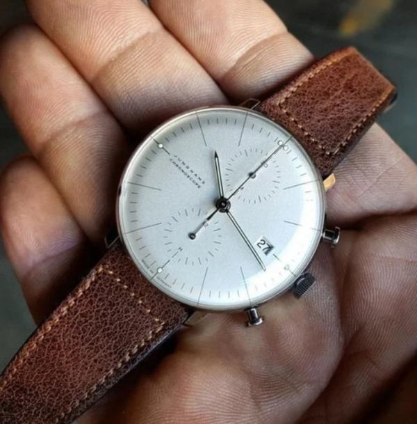 Jam Aviator dengan tali kulit vintage